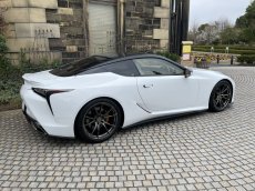 画像4: LC500フロントグリル＋ランプガーニッシュセット＆ロッカーパネルモールディング（ブラック）【店舗専用メニュ】 (4)