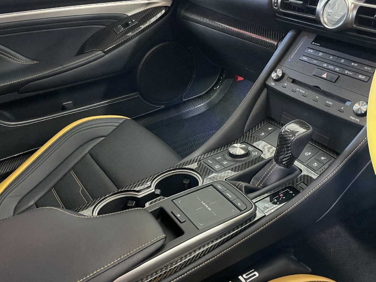 ※写真は他のパーツと同時取付