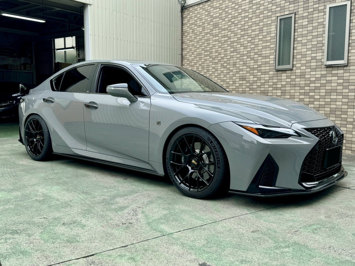 ボディーカラー：チタニウムカーバイドグレー