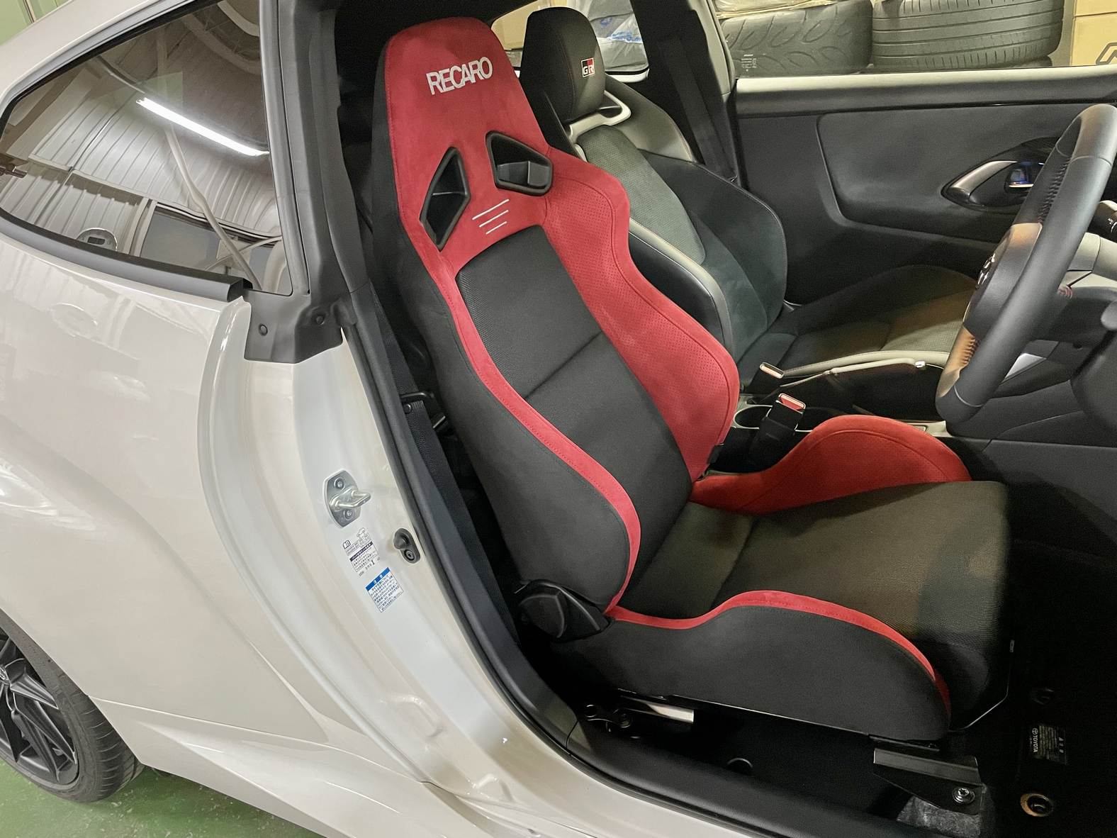 土日であれば取りに来れる方にもRECARO SR-7F ベースレール付き