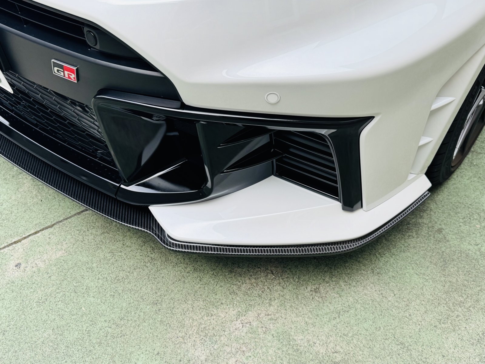 GRヤリス用 ドライカーボンフロントスポイラー (2024年モデル~)
